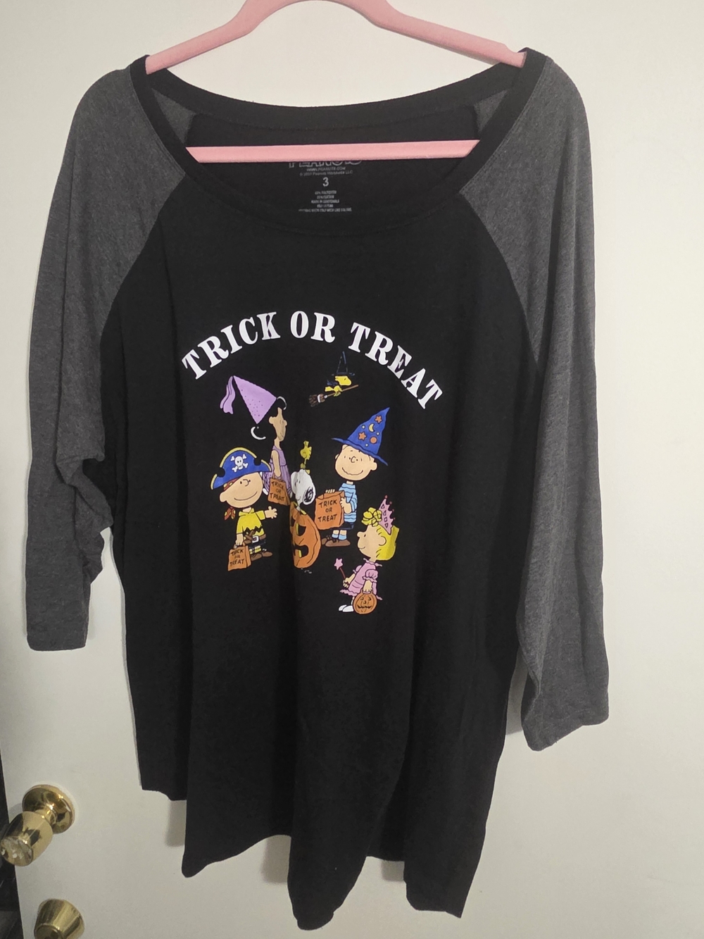 Torrid Size 3 Peanuts Black & Gray Raglan 'Trick or Treat' Halloween Tee